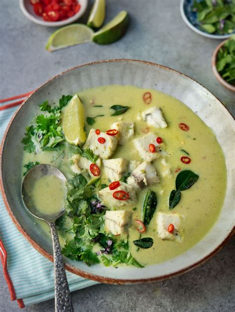 How does Thai Green Curry Fish Soup fit into your Daily Goals - calories, carbs, nutrition