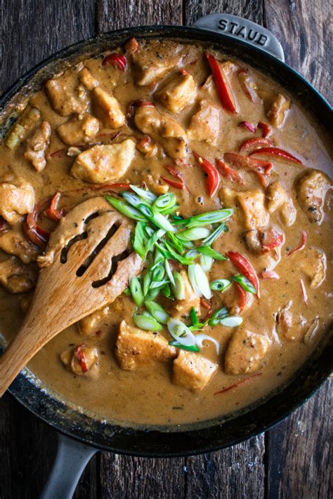 How does Thai Peanut Chicken fit into your Daily Goals - calories, carbs, nutrition