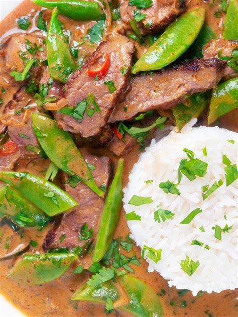 How does Thai Red Curry Beef fit into your Daily Goals - calories, carbs, nutrition