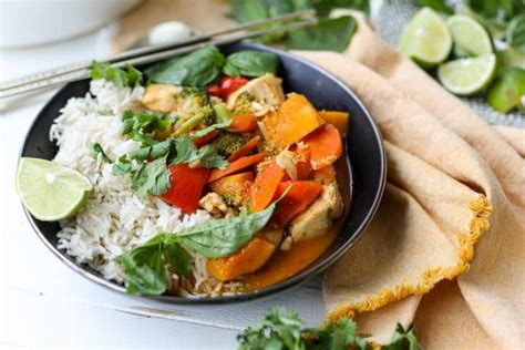 How does Thai Red Curry Chicken fit into your Daily Goals - calories, carbs, nutrition