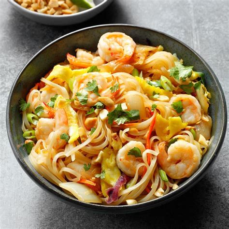 How does Thai Shrimp & Peanut Salad fit into your Daily Goals - calories, carbs, nutrition