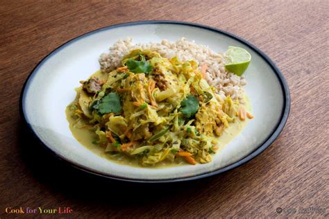 How does Thai Tempeh Curry fit into your Daily Goals - calories, carbs, nutrition