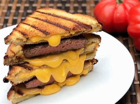 How does The Grille Cheeseburger fit into your Daily Goals - calories, carbs, nutrition