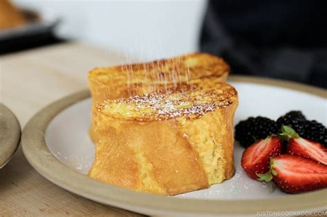 How does Thick Cut French Toast fit into your Daily Goals - calories, carbs, nutrition