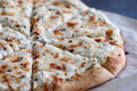 How does Thin Crust Blanco Pizza fit into your Daily Goals - calories, carbs, nutrition