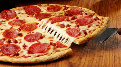 How does Thin Crust Pepperoni Pizza fit into your Daily Goals - calories, carbs, nutrition