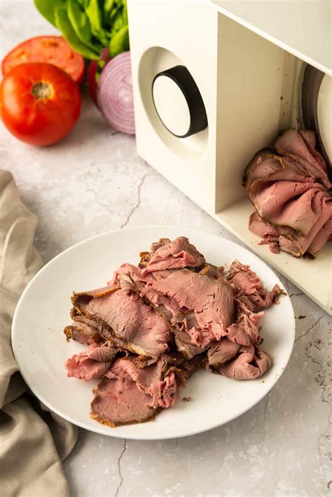 How does Thin Sliced Deli Roast Beef (14912.0) fit into your Daily Goals - calories, carbs, nutrition