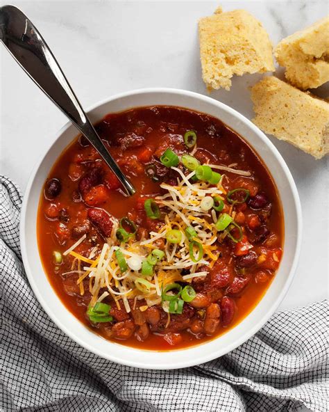 How does Three Bean Chili (6959.0) fit into your Daily Goals - calories, carbs, nutrition