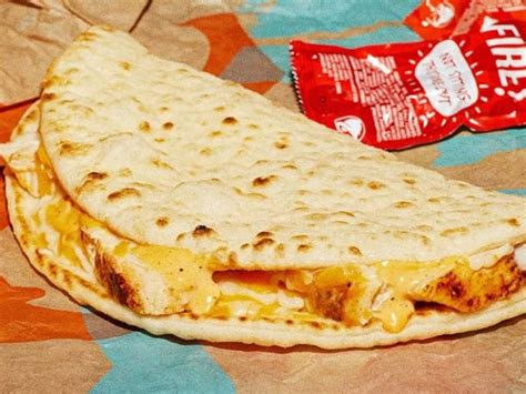 How does Three Cheese Chicken fit into your Daily Goals - calories, carbs, nutrition