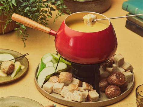 How does Three Cheese Fondue fit into your Daily Goals - calories, carbs, nutrition