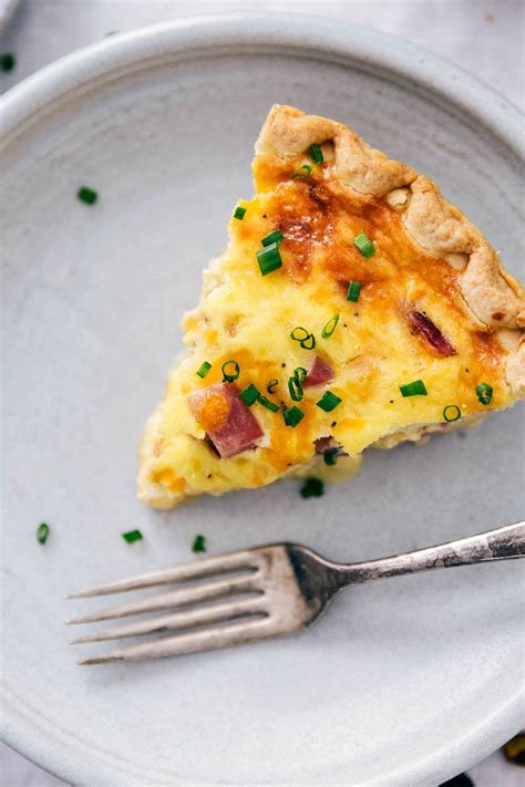 How does Thursday's Collaboration Breakfast with Ham and Cheddar Quiche fit into your Daily Goals - calories, carbs, nutrition