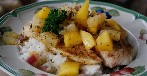 How does Tilapia with Pineapple Chutney topping fit into your Daily Goals - calories, carbs, nutrition