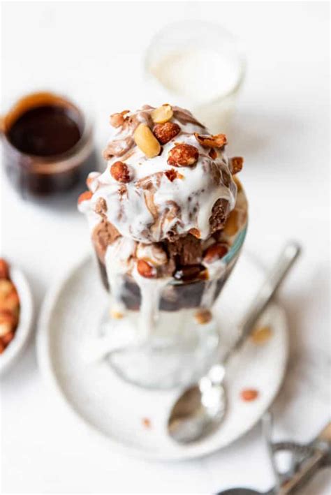 How does Tin Roof Sundae with Peanuts fit into your Daily Goals - calories, carbs, nutrition