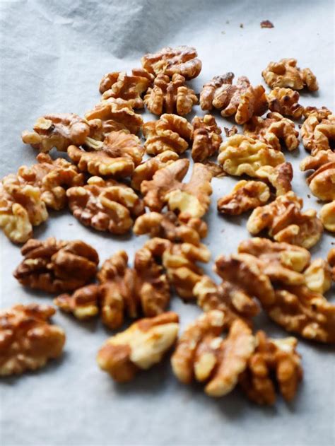 How does Toasted Walnuts fit into your Daily Goals - calories, carbs, nutrition