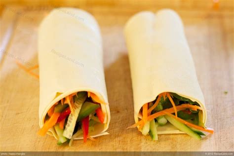 How does Tofu Veggie Rolls fit into your Daily Goals - calories, carbs, nutrition