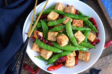 How does Tofu and Pea Pods Stir Fry fit into your Daily Goals - calories, carbs, nutrition