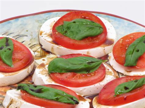 How does Tomato, Mozzarella & Parmesan Pizza, Vegetarian fit into your Daily Goals - calories, carbs, nutrition