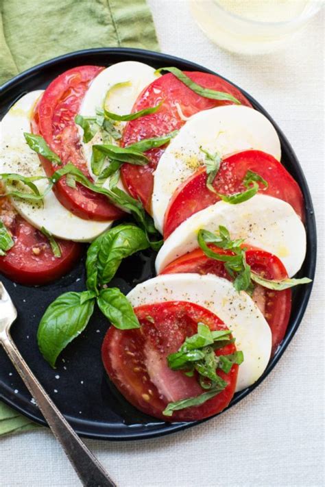 How does Tomato Mozzarella Salad fit into your Daily Goals - calories, carbs, nutrition