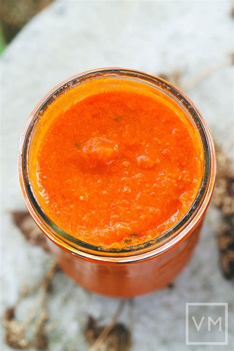 How does Tomato Sauce - Vegan fit into your Daily Goals - calories, carbs, nutrition