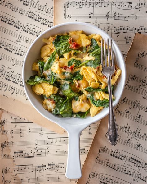 How does Tomato Spinach and Cheese Scramble fit into your Daily Goals - calories, carbs, nutrition