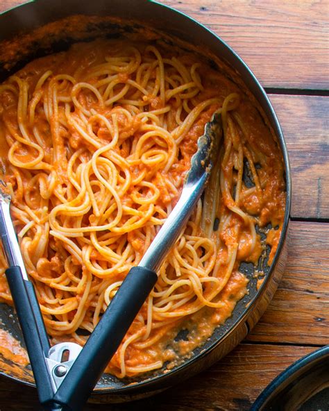 How does Tomato-Vodka Cream Sauce fit into your Daily Goals - calories, carbs, nutrition