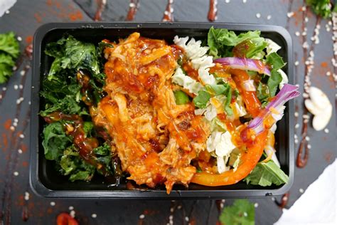 How does Topper - Chilli Pulled Pork fit into your Daily Goals - calories, carbs, nutrition