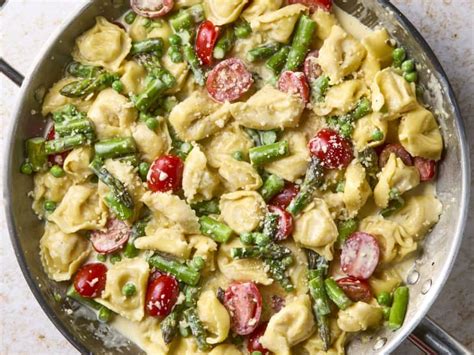 How does Tortellini Primavera Parmesan fit into your Daily Goals - calories, carbs, nutrition