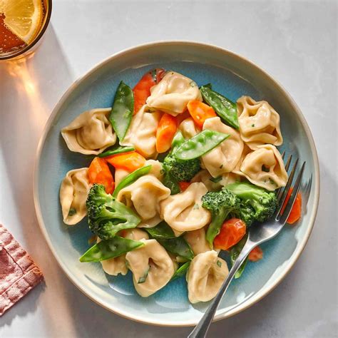 How does Tortellini Primavera Plate fit into your Daily Goals - calories, carbs, nutrition