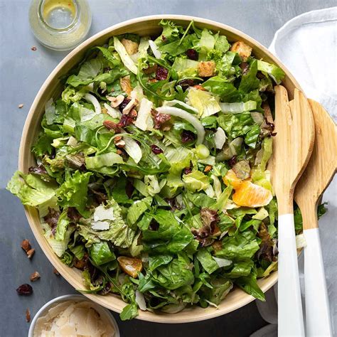 How does Tossed Green Salad fit into your Daily Goals - calories, carbs, nutrition