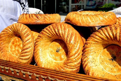 How does Traditional Bread & Buttery Pudding fit into your Daily Goals - calories, carbs, nutrition