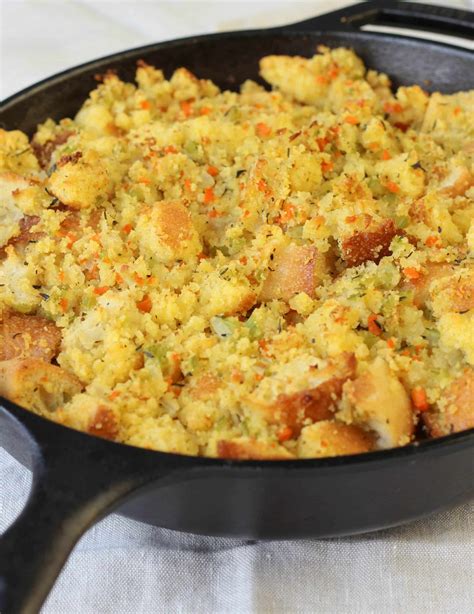 How does Traditional Cornbread Stuffing fit into your Daily Goals - calories, carbs, nutrition