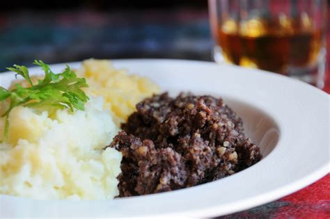 How does Traditional Haggis fit into your Daily Goals - calories, carbs, nutrition