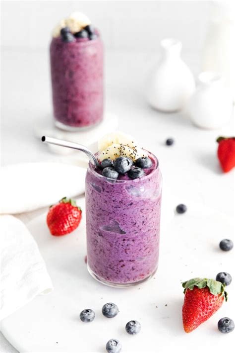 How does Triple Berry Smoothie fit into your Daily Goals - calories, carbs, nutrition