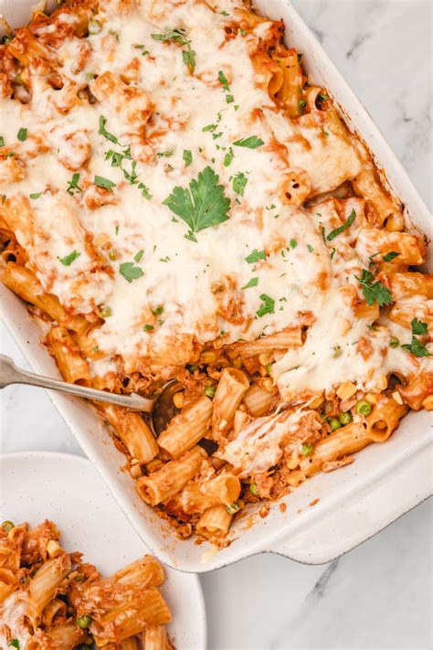 How does Tuna Pasta Bake fit into your Daily Goals - calories, carbs, nutrition