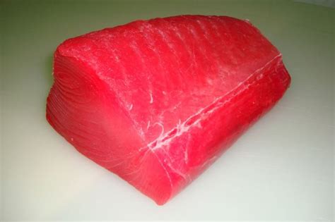 How does Tuna Yellowfin 4 oz Fresh Simply Grilled fit into your Daily Goals - calories, carbs, nutrition