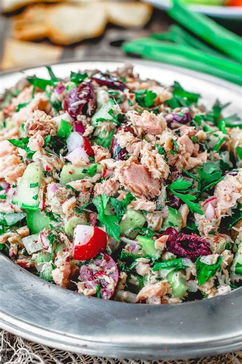 How does Tuna Zesty Vinaigrette fit into your Daily Goals - calories, carbs, nutrition