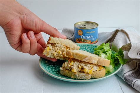 How does Tuna and Sweetcorn Sandwich on Granary bread fit into your Daily Goals - calories, carbs, nutrition