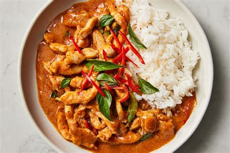 How does Tuna in Red Panang Curry Sauce fit into your Daily Goals - calories, carbs, nutrition