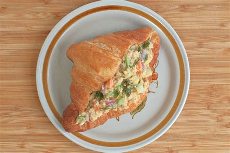 How does Tuna-Egg Salad Croissant fit into your Daily Goals - calories, carbs, nutrition