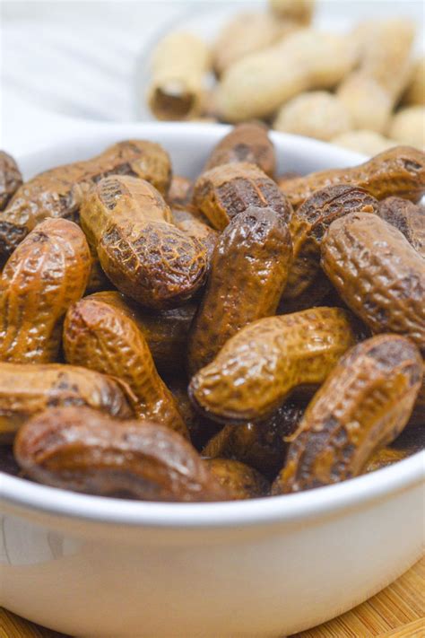 How does Tunisian Greens with Peanuts fit into your Daily Goals - calories, carbs, nutrition