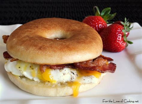 How does Turkey Bacon, Egg and Cheddar Bagel fit into your Daily Goals - calories, carbs, nutrition