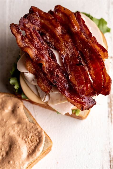 How does Turkey Bacon Swiss Sub fit into your Daily Goals - calories, carbs, nutrition