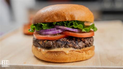 How does Turkey Burger (Bison) fit into your Daily Goals - calories, carbs, nutrition