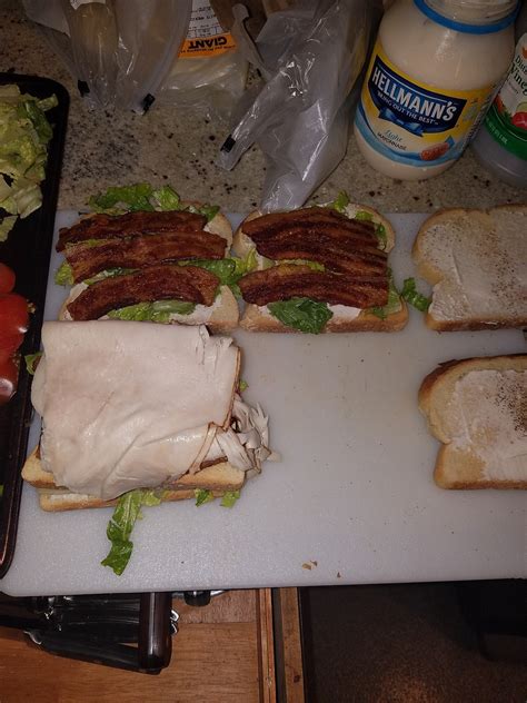 How does Turkey Club on White Toast fit into your Daily Goals - calories, carbs, nutrition