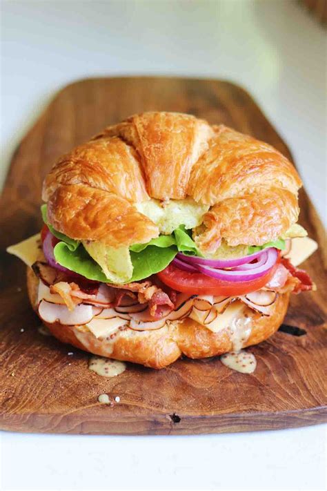 How does Turkey Croissant (4412.2) fit into your Daily Goals - calories, carbs, nutrition