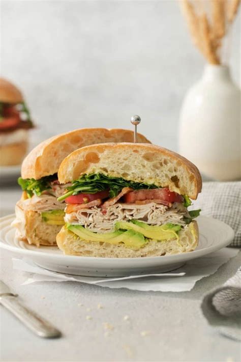 How does Turkey Guacamole Sandwich fit into your Daily Goals - calories, carbs, nutrition