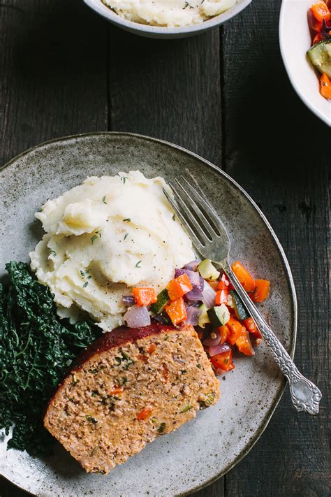 How does Turkey Meatloaf with mashed potato, gravy and vegetable fit into your Daily Goals - calories, carbs, nutrition