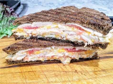 How does Turkey Pepper Jack Melt fit into your Daily Goals - calories, carbs, nutrition