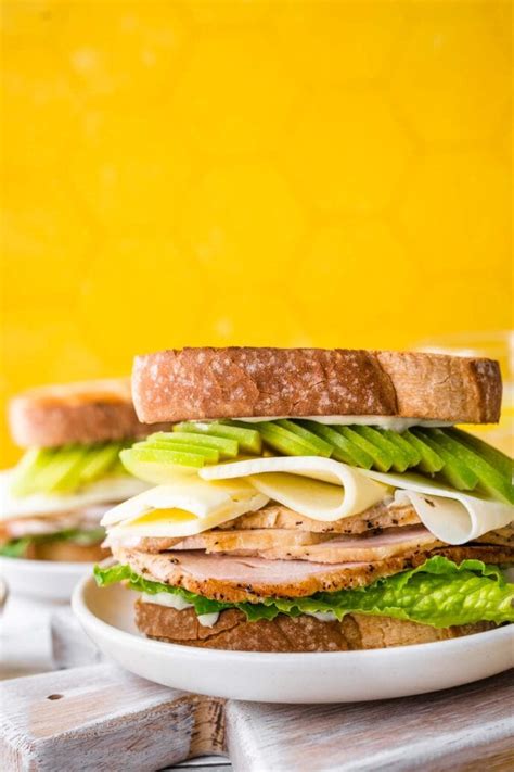 How does Turkey Sandwich with Havarti & Cheddar fit into your Daily Goals - calories, carbs, nutrition