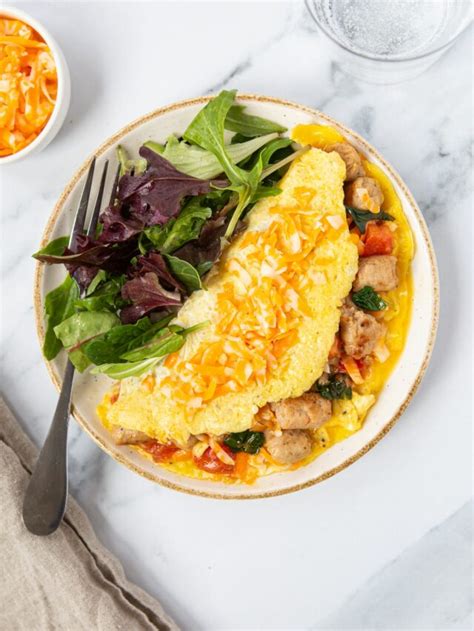 How does Turkey Sausage and Swiss Omelet fit into your Daily Goals - calories, carbs, nutrition